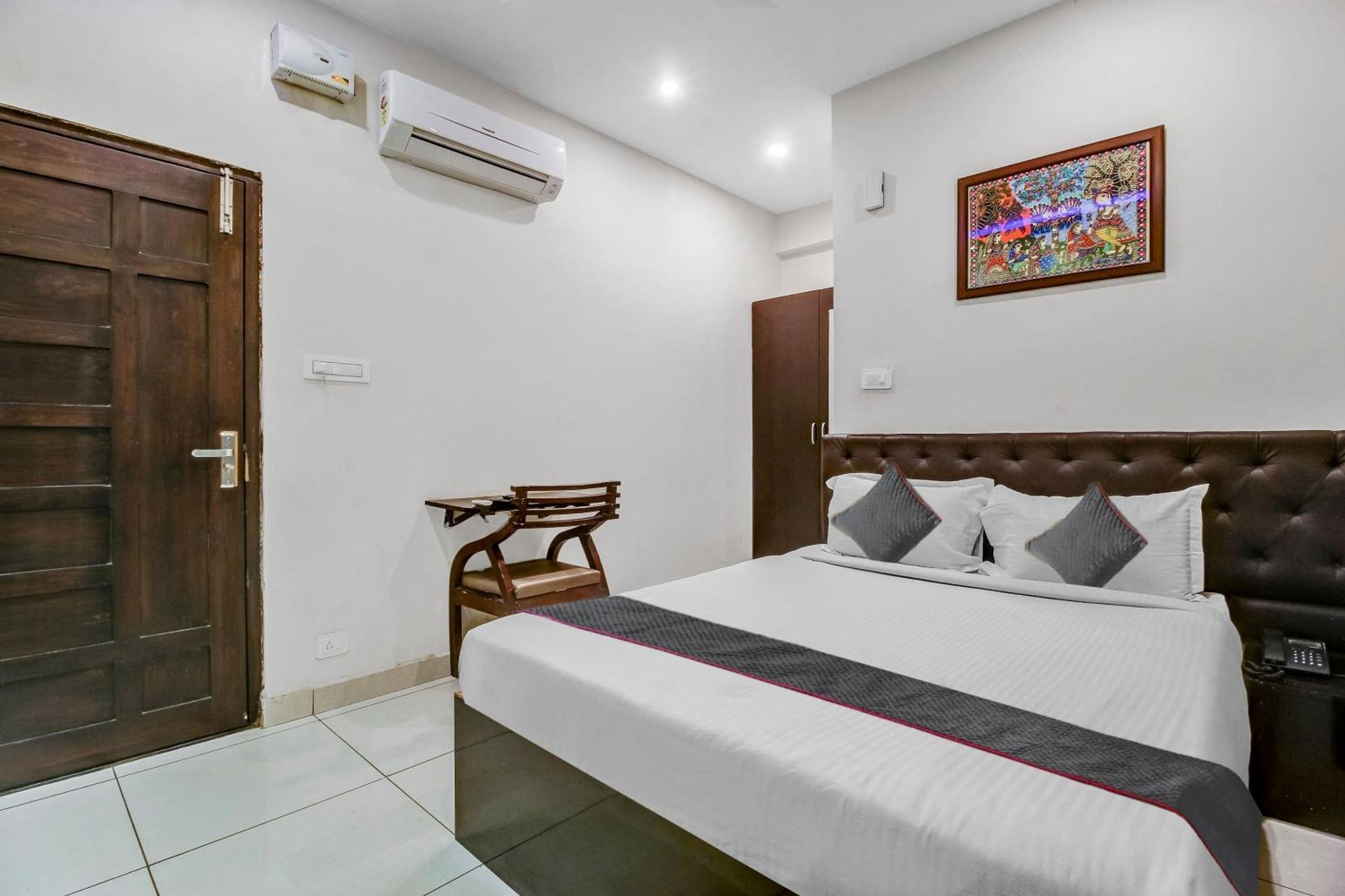 Collection O Galaxy Suites Hyderabad Eksteriør billede