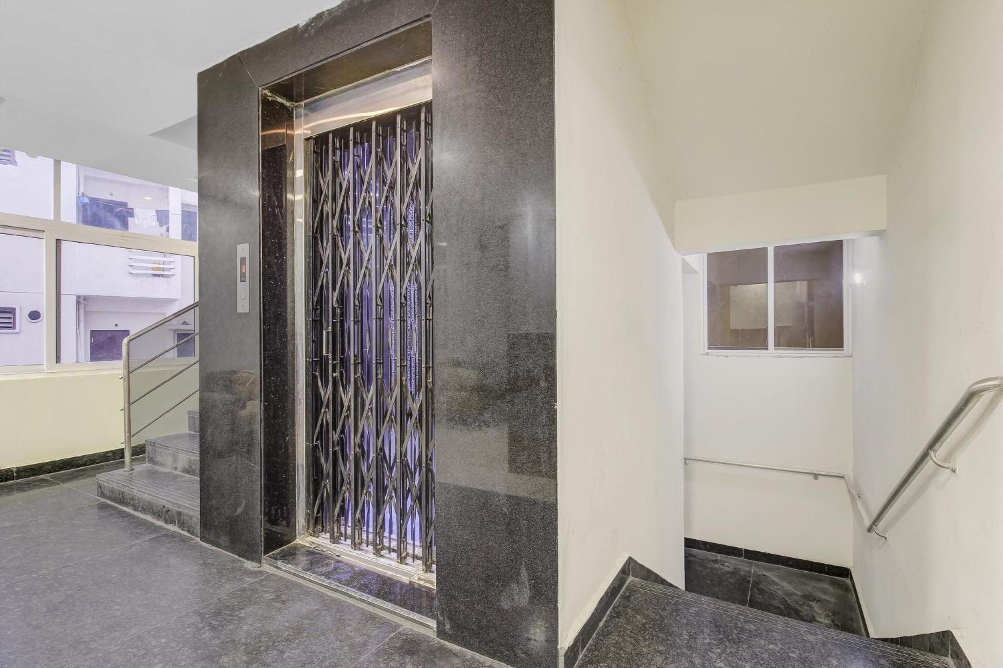 Collection O Galaxy Suites Hyderabad Eksteriør billede