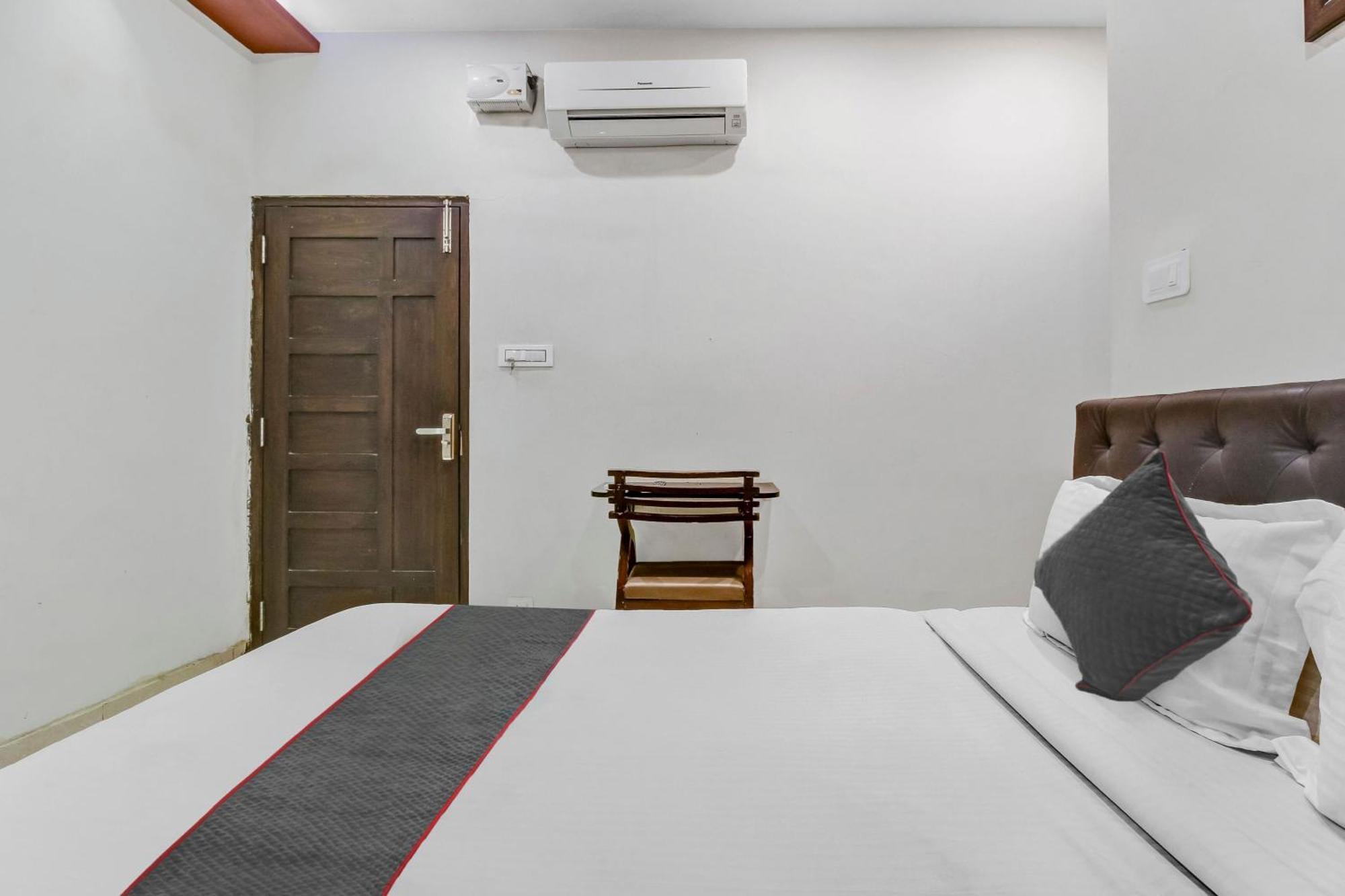 Collection O Galaxy Suites Hyderabad Eksteriør billede