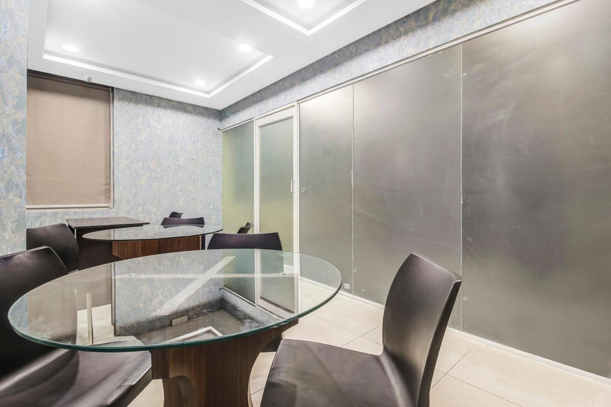 Collection O Galaxy Suites Hyderabad Eksteriør billede