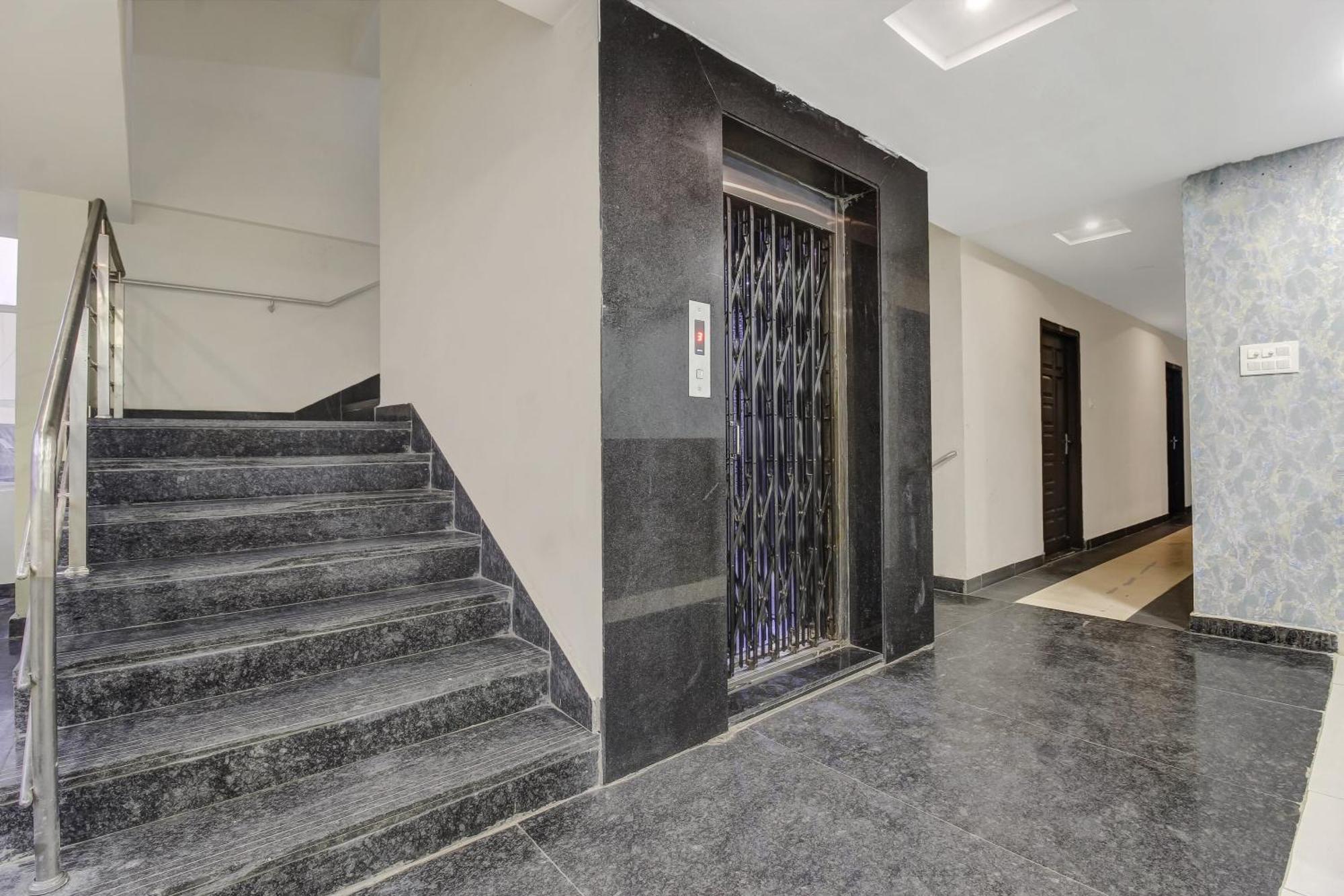 Collection O Galaxy Suites Hyderabad Eksteriør billede