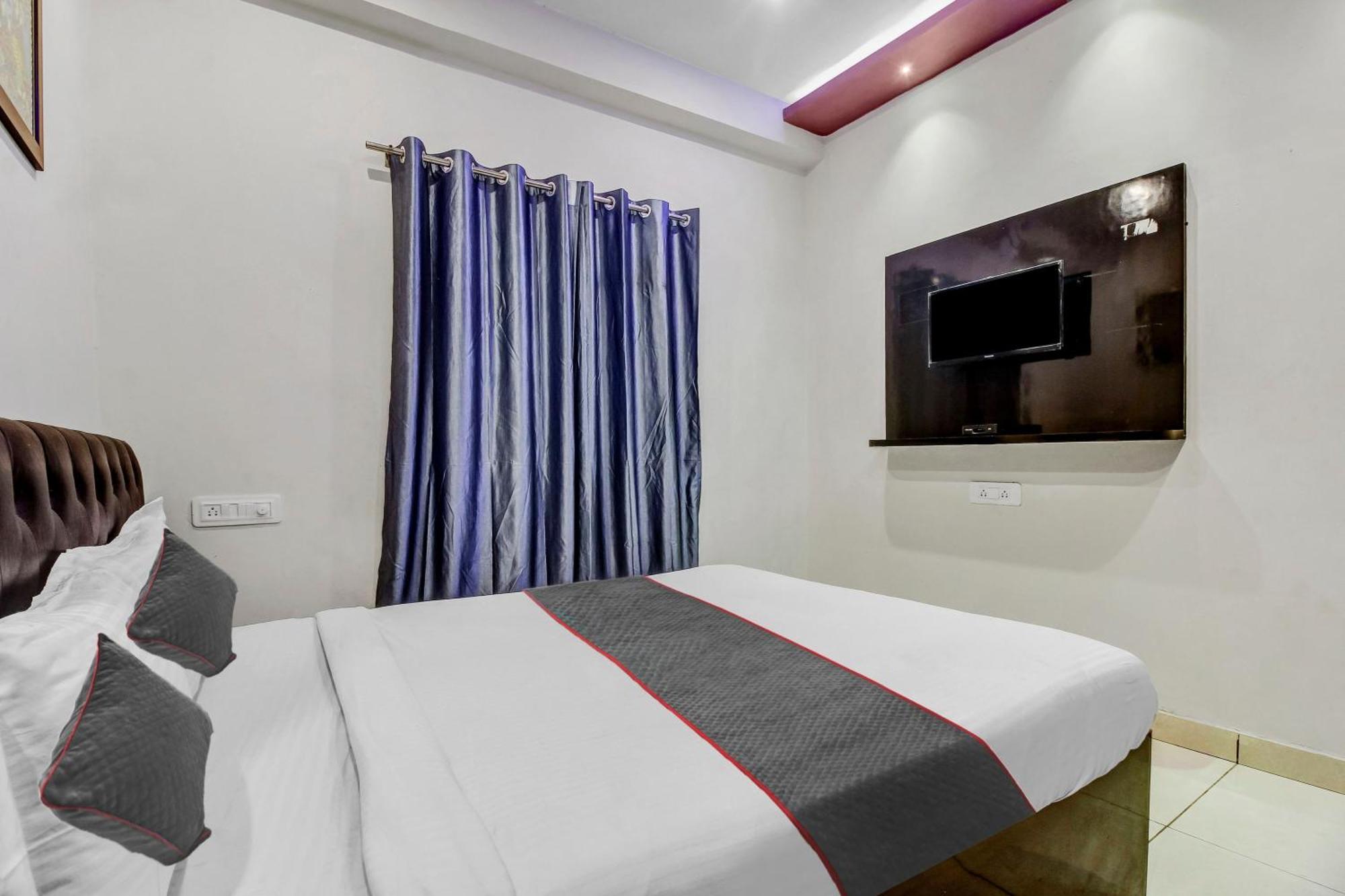 Collection O Galaxy Suites Hyderabad Eksteriør billede