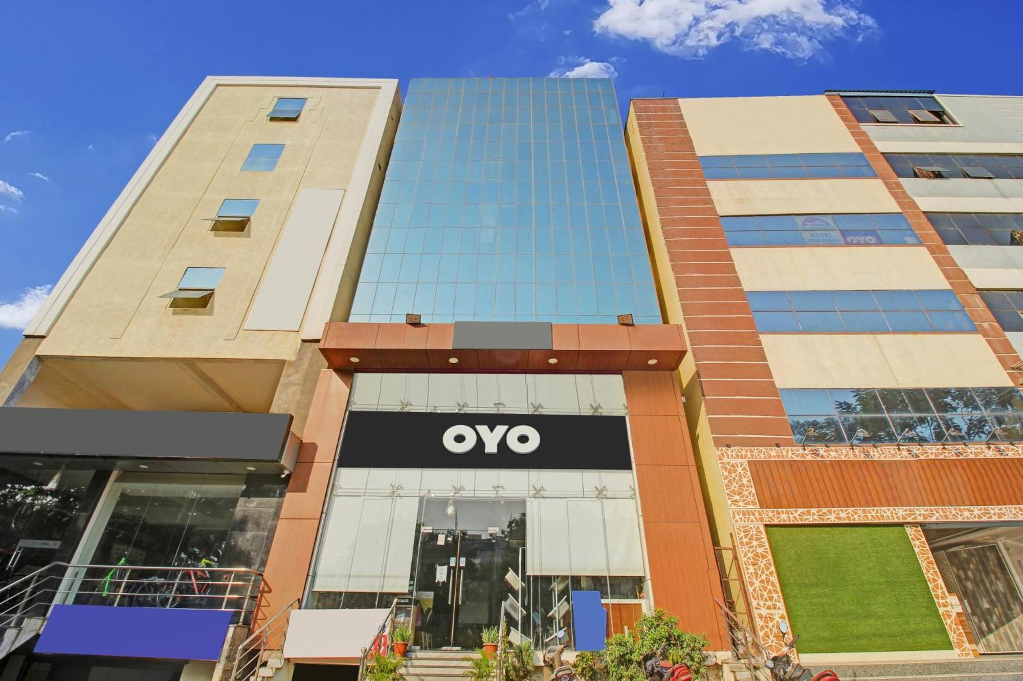 Collection O Galaxy Suites Hyderabad Eksteriør billede
