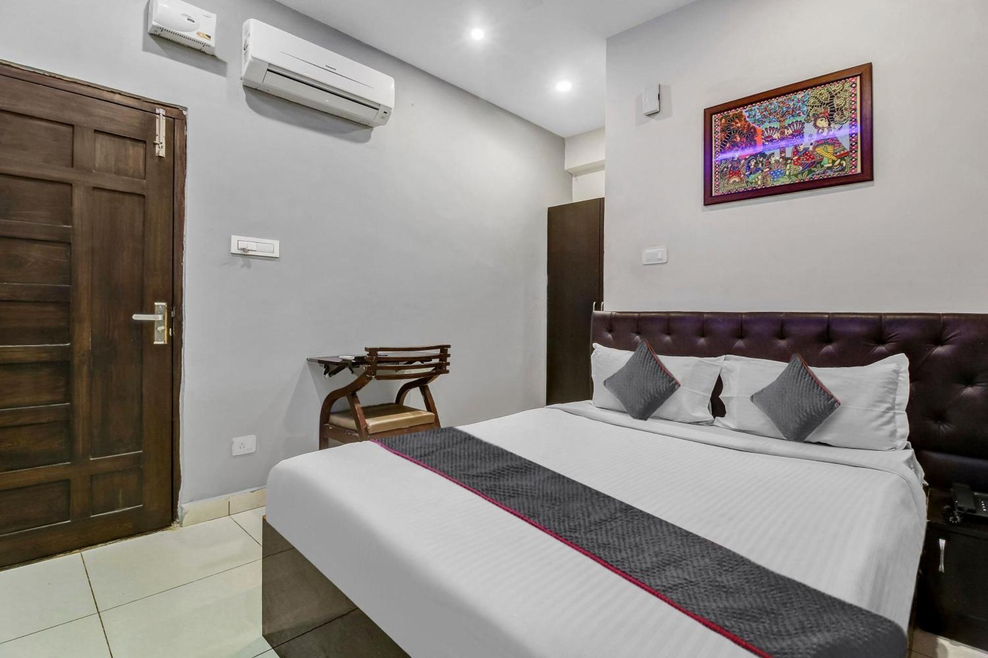 Collection O Galaxy Suites Hyderabad Eksteriør billede
